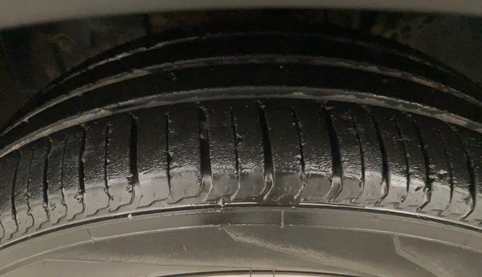 2022 Renault TRIBER RXZ AMT, Petrol, Automatic, 11,713 km, Left Front Tyre Tread