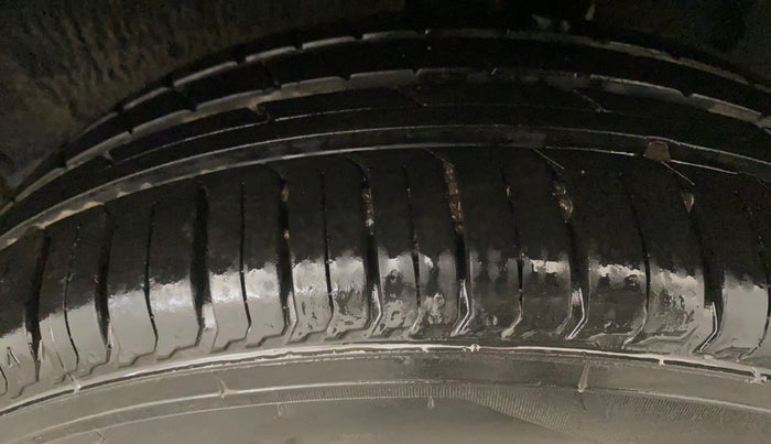 2022 Renault TRIBER RXZ AMT, Petrol, Automatic, 11,713 km, Left Rear Tyre Tread