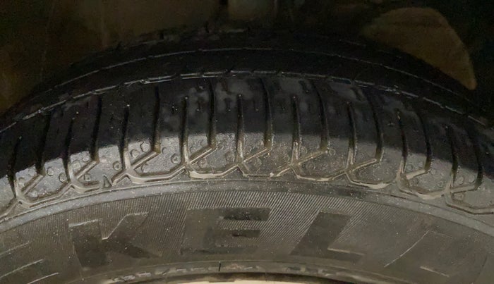 2019 Maruti Swift LXI, Petrol, Manual, 79,699 km, Right Front Tyre Tread