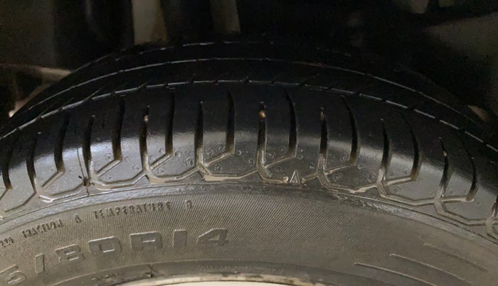 2019 Maruti Swift LXI, Petrol, Manual, 79,699 km, Right Rear Tyre Tread