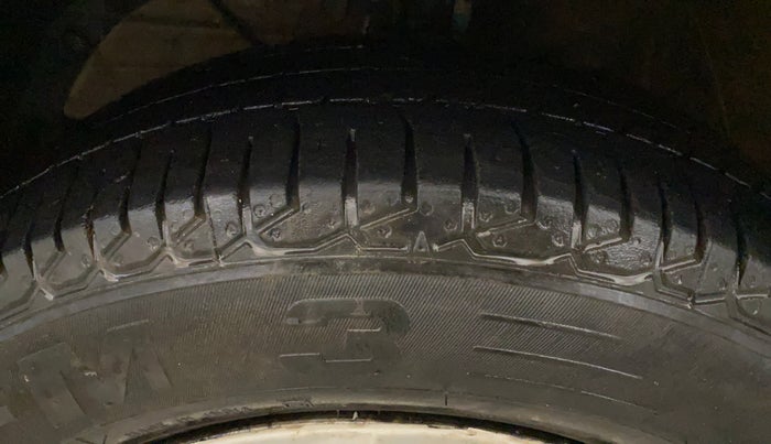 2019 Maruti Swift LXI, Petrol, Manual, 79,699 km, Left Front Tyre Tread