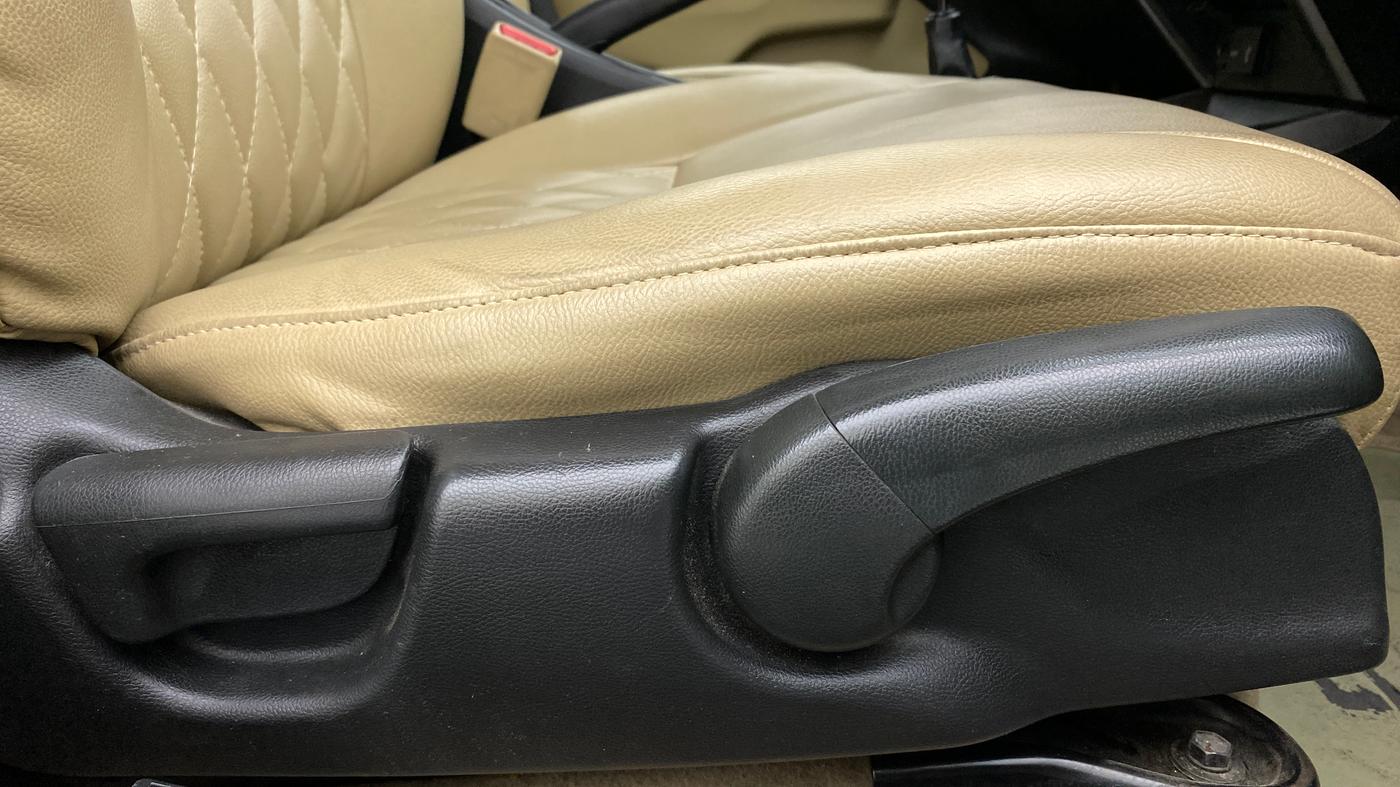 2014 Honda City 1.5L I-DTEC V, Diesel, Manual, 90,525 km, Driver Side Adjustment Panel