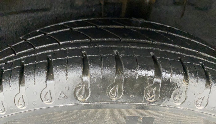2020 Renault Kwid RXL, Petrol, Manual, 19,912 km, Right Rear Tyre Tread
