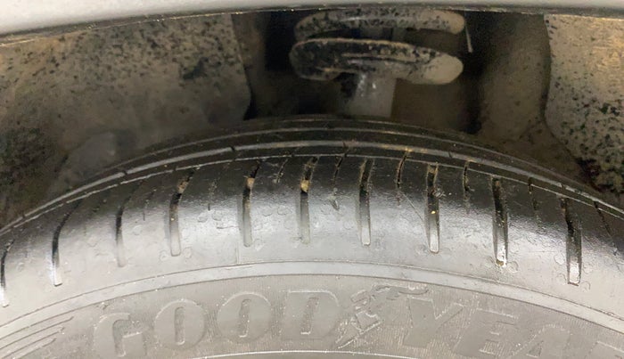 2022 MG HECTOR PLUS SHARP 1.5 PETROL TURBO CVT 6-STR, Petrol, Automatic, 30,830 km, Left Front Tyre Tread