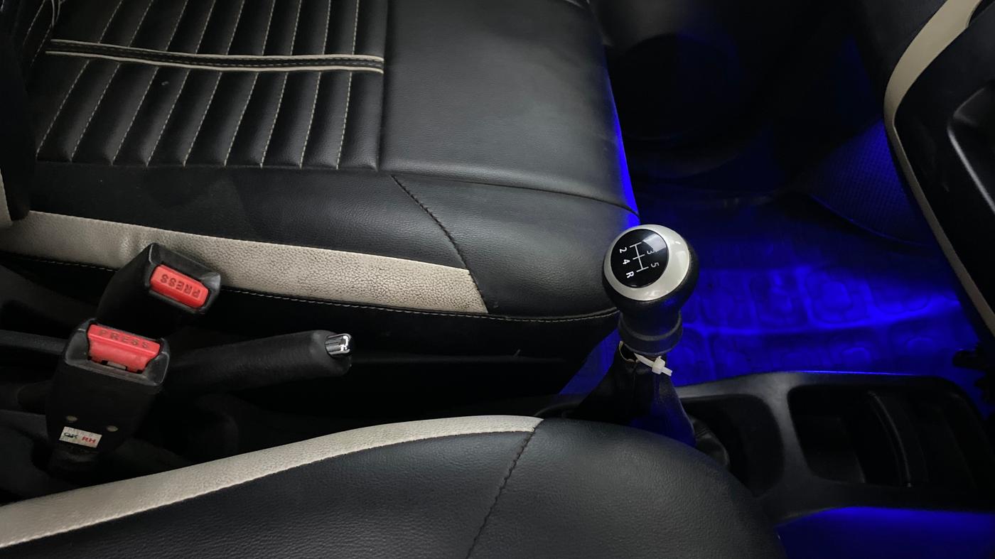 2017 Maruti Wagon R 1.0 VXI, Petrol, Manual, 46,655 km, Gear Lever
