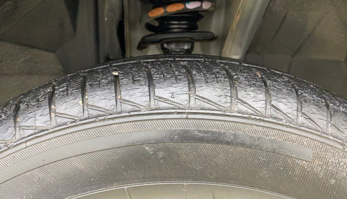 2020 Renault TRIBER RXL MT, Petrol, Manual, 9,069 km, Right Front Tyre Tread