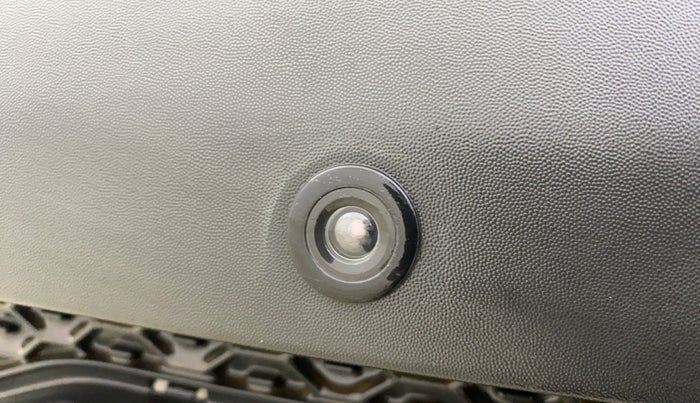 2020 Renault TRIBER RXL MT, Petrol, Manual, 9,069 km, Parking Camera