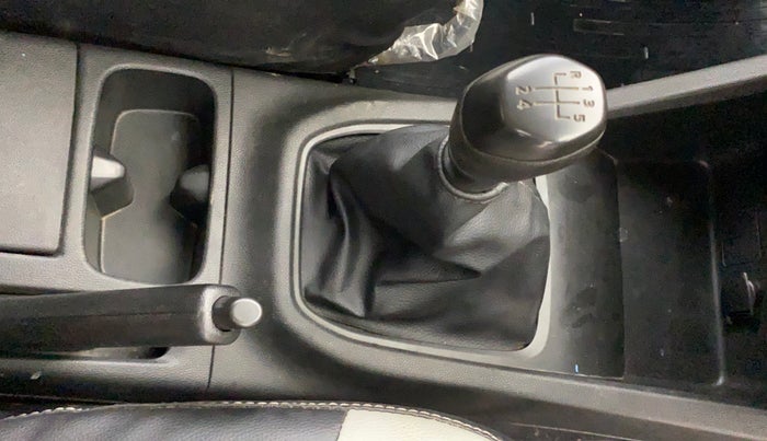 2020 Renault TRIBER RXL MT, Petrol, Manual, 9,069 km, Gear Lever