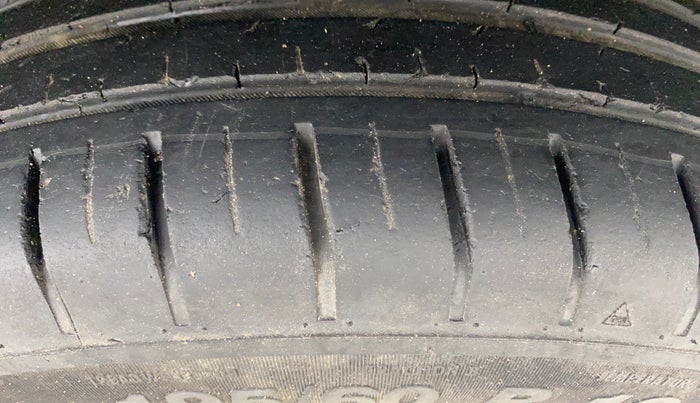2022 Tata PUNCH CREATIVE  MT, Petrol, Manual, 28,283 km, Right Front Tyre Tread