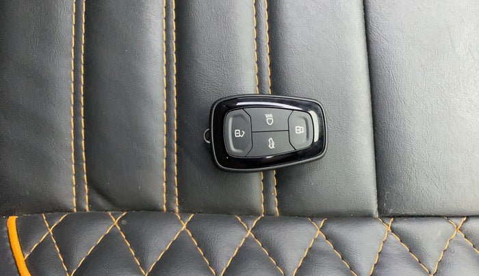 2022 Tata PUNCH CREATIVE  MT, Petrol, Manual, 28,283 km, Key Close Up