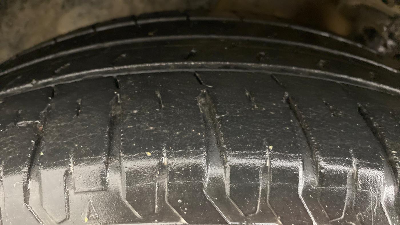 2017 Hyundai Verna 1.6 SX VTVT AT (O), Petrol, Automatic, 42,005 km, Left Front Tyre Tread