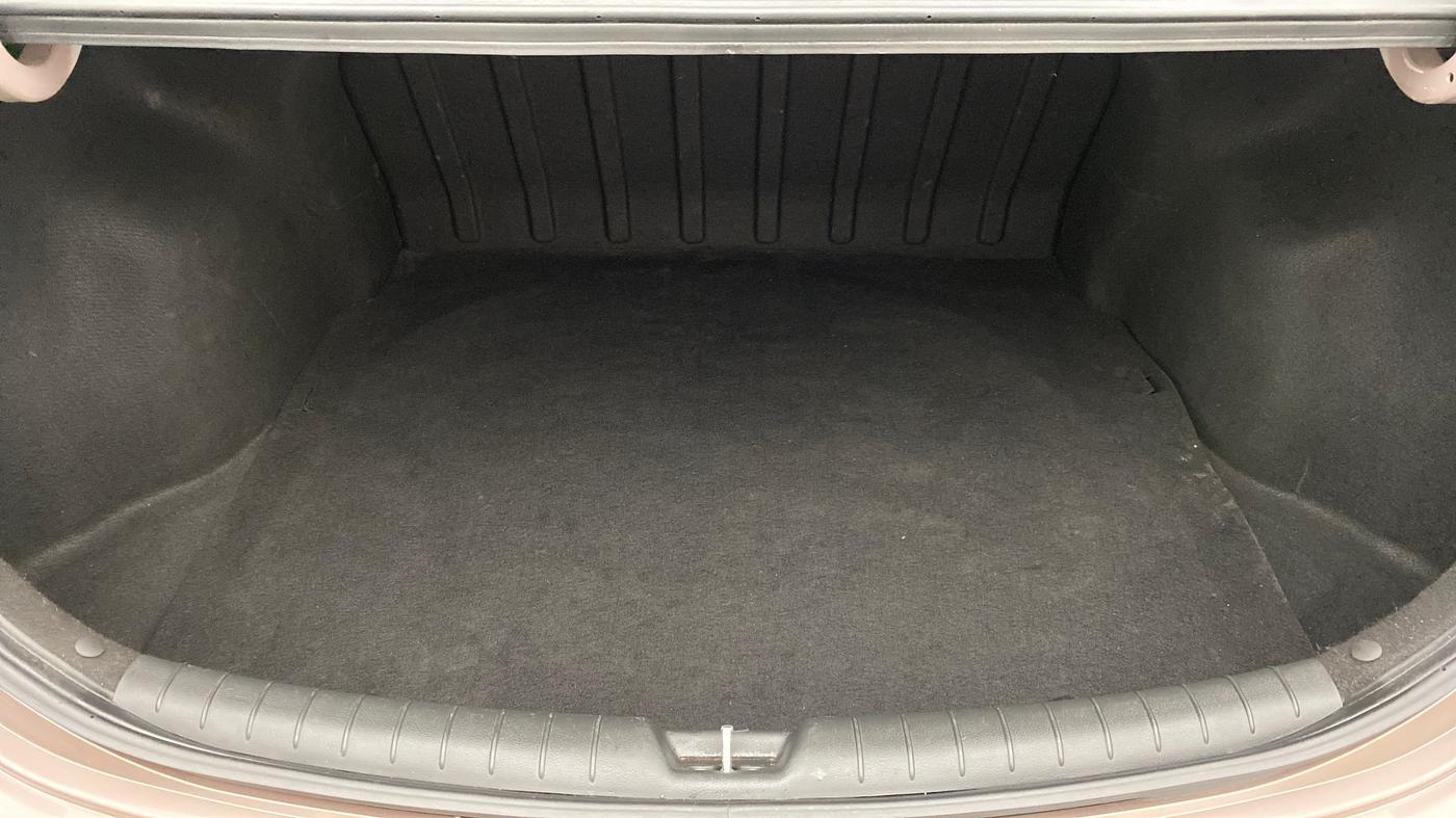 2017 Hyundai Verna 1.6 SX VTVT AT (O), Petrol, Automatic, 42,005 km, Boot Inside