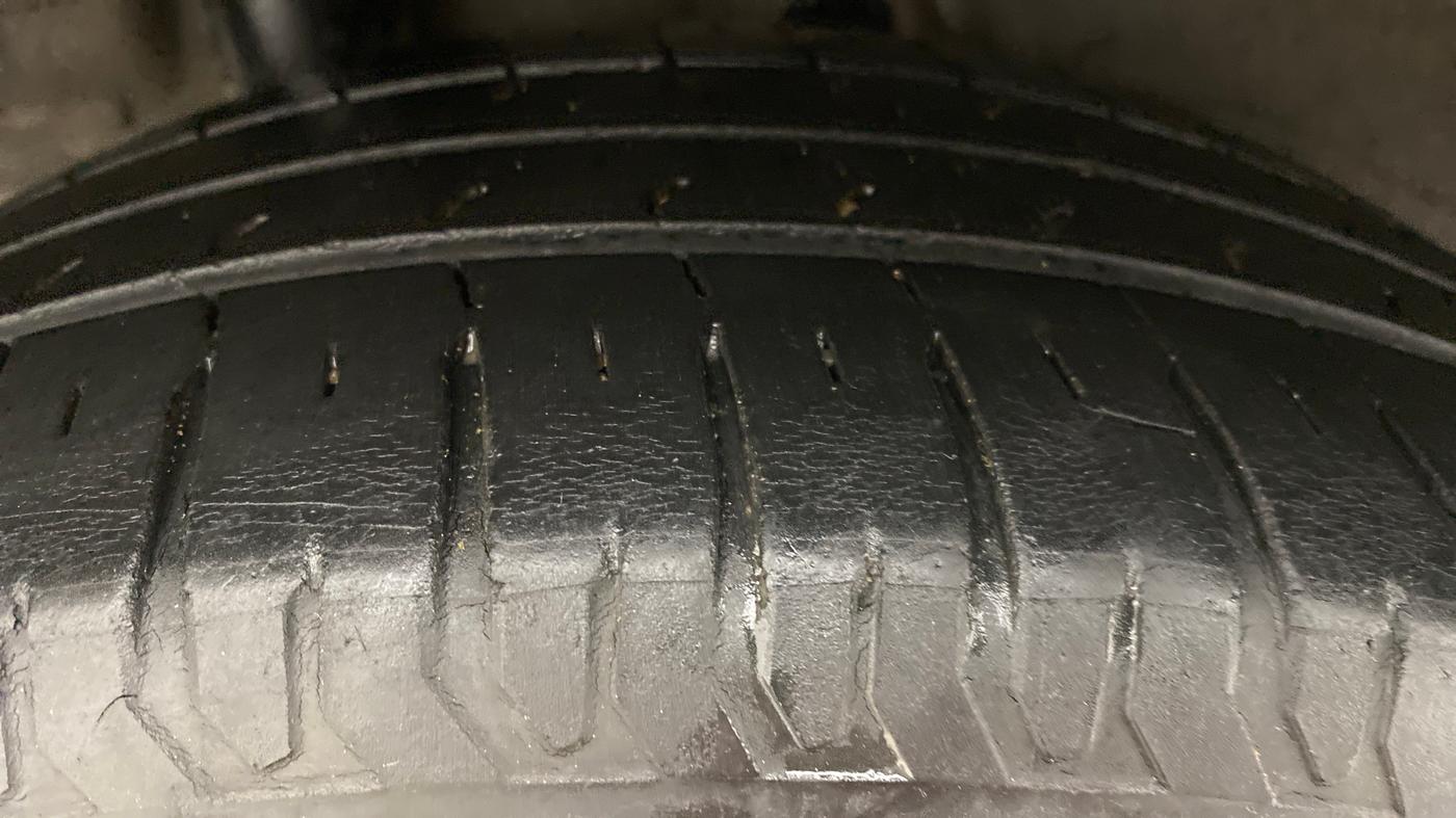 2017 Hyundai Verna 1.6 SX VTVT AT (O), Petrol, Automatic, 42,005 km, Left Rear Tyre Tread