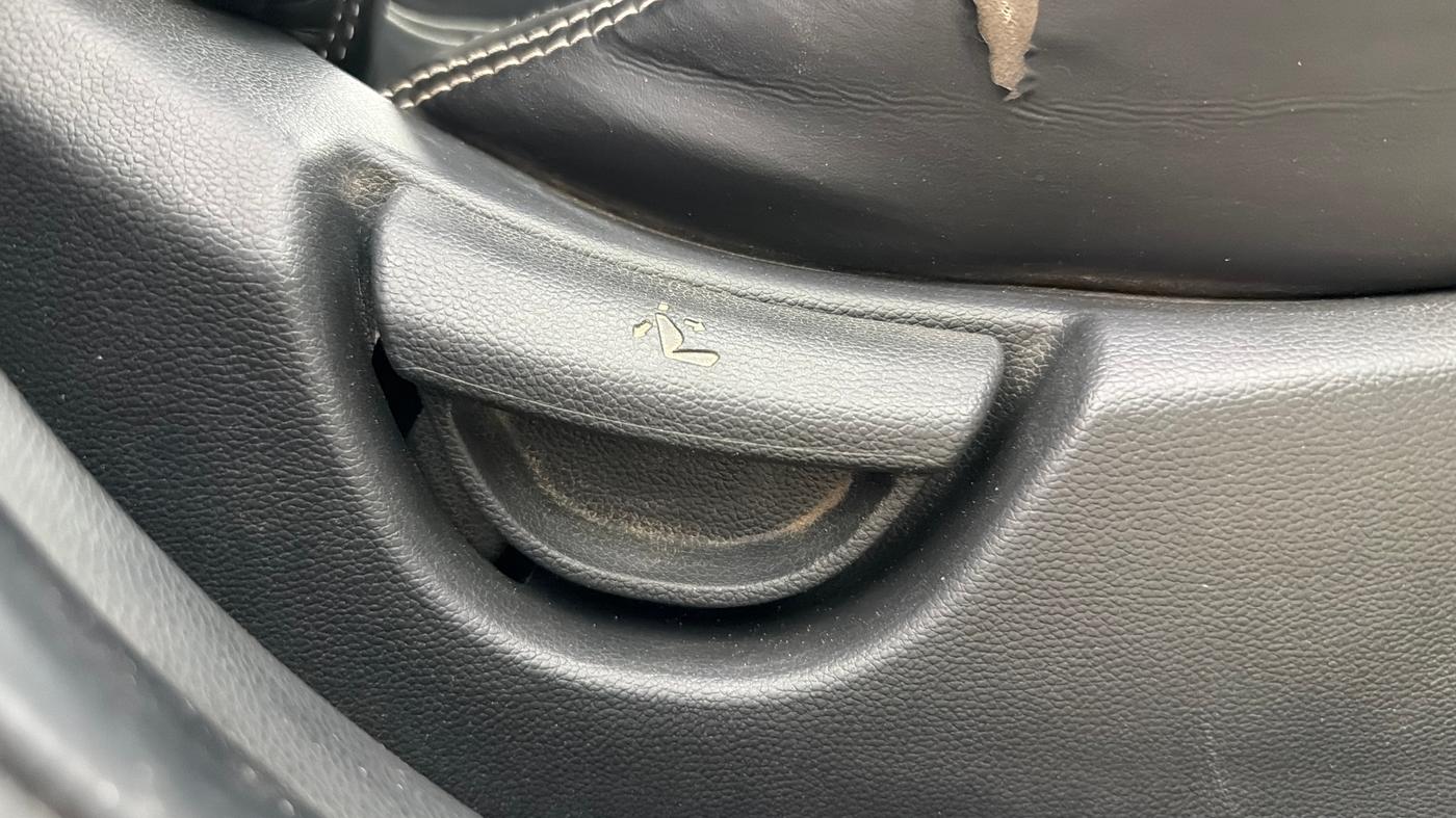 2018 Hyundai Grand i10 SPORTZ 1.2 KAPPA VTVT, CNG, Manual, 89,037 km, Driver Side Adjustment Panel