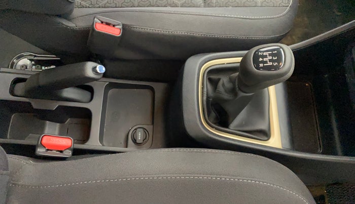 2024 Tata PUNCH ACCOMPLISHED MT, Petrol, Manual, 13,603 km, Gear Lever