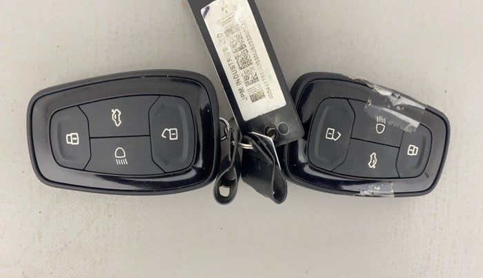 2024 Tata PUNCH ACCOMPLISHED MT, Petrol, Manual, 13,603 km, Key Close Up