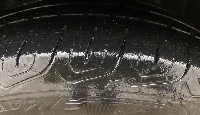 2014 Honda Amaze 1.2L I-VTEC S, Petrol, Manual, 83,704 km, Left Front Tyre Tread