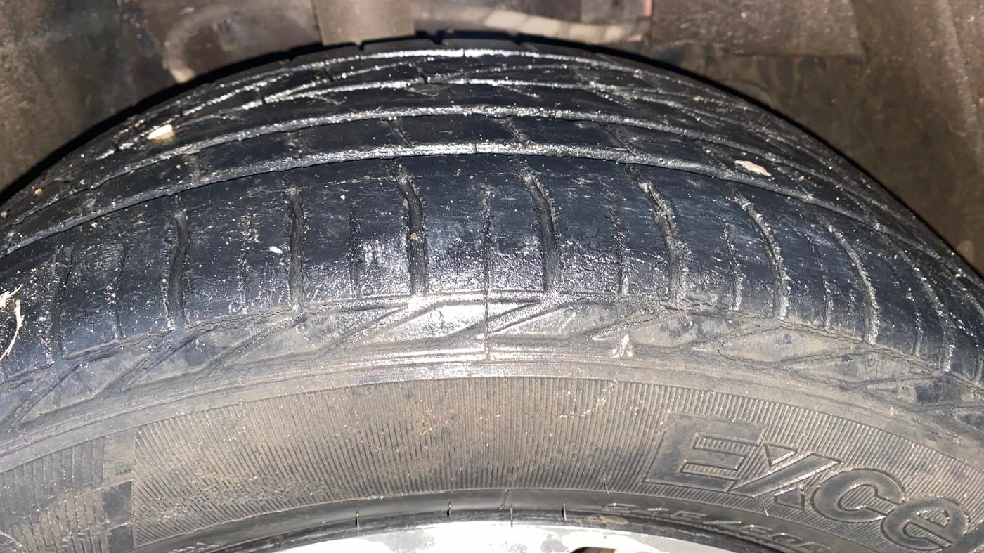 2019 Tata NEXON XZA PLUS PETROL, Petrol, Automatic, 34,173 km, Right Front Tyre Tread