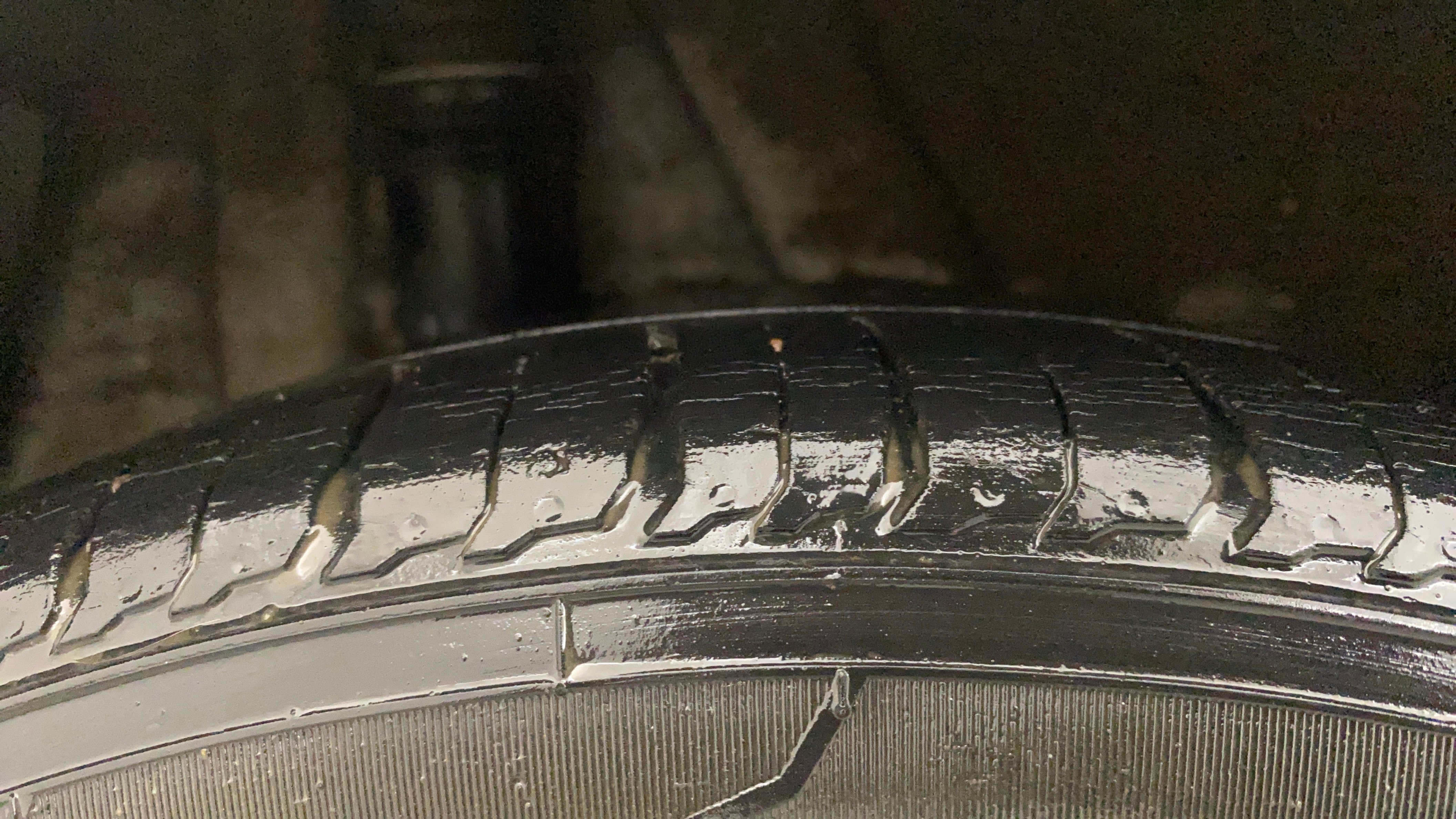 camera-Right-Rear-Tyre-Tread