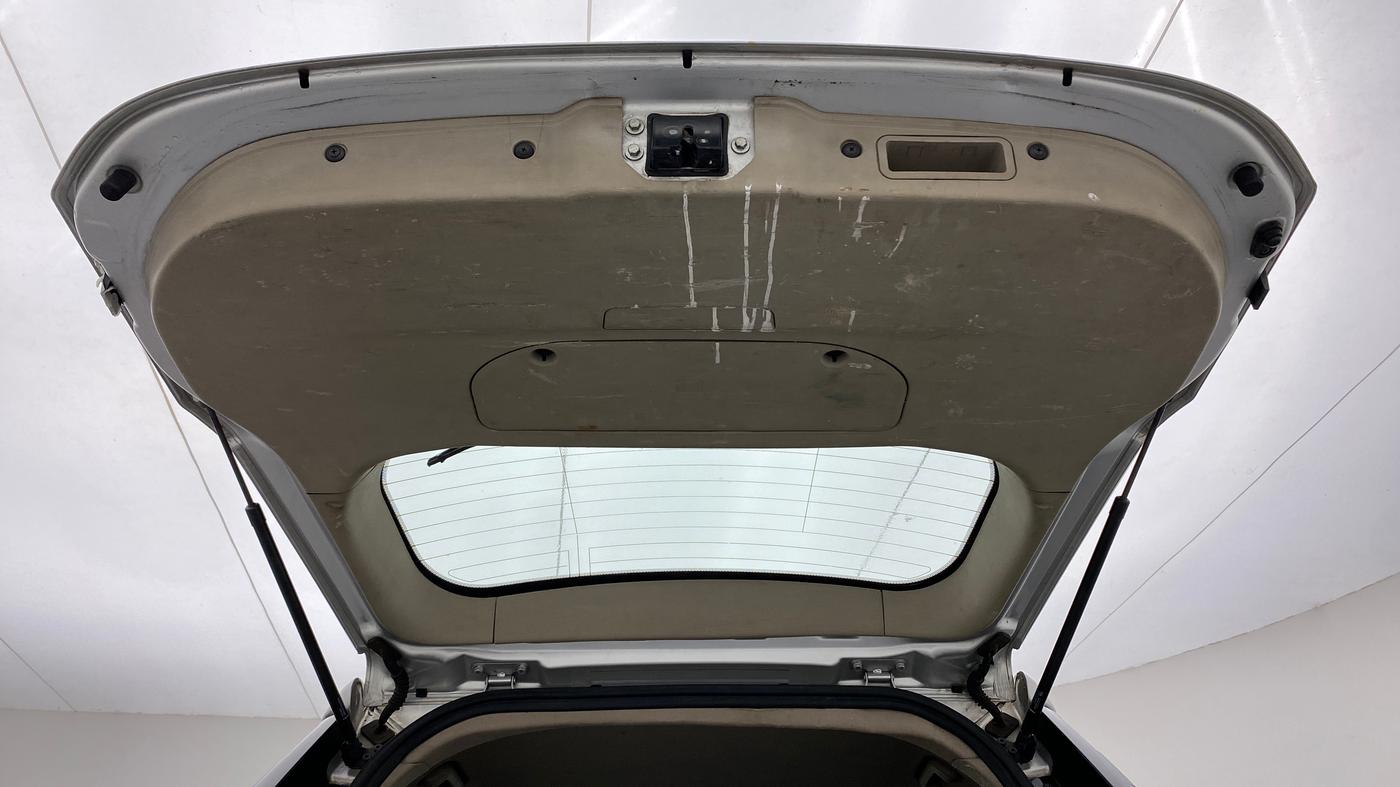 2018 Mahindra XUV500 W4, Diesel, Manual, 1,10,140 km, Boot Door Open