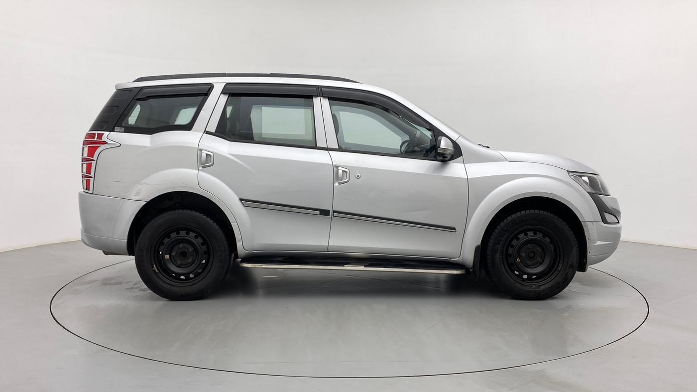 2018 Mahindra XUV500 W4, Diesel, Manual, 1,10,140 km, Right Side View