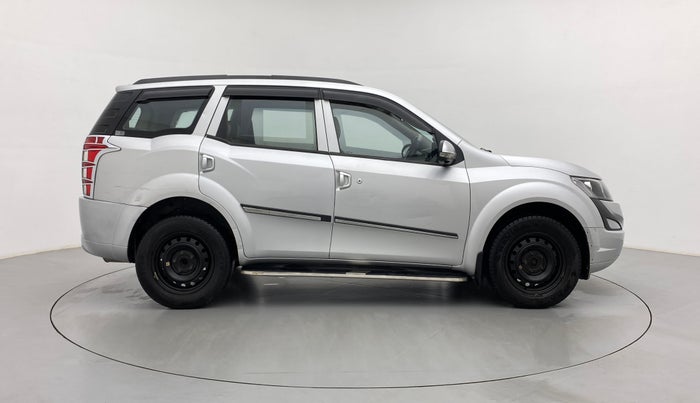 2018 Mahindra XUV500 W4, Diesel, Manual, 1,10,140 km, Right Side View