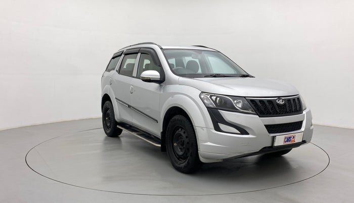 2018 Mahindra XUV500 W4, Diesel, Manual, 1,10,140 km, Right Front Diagonal