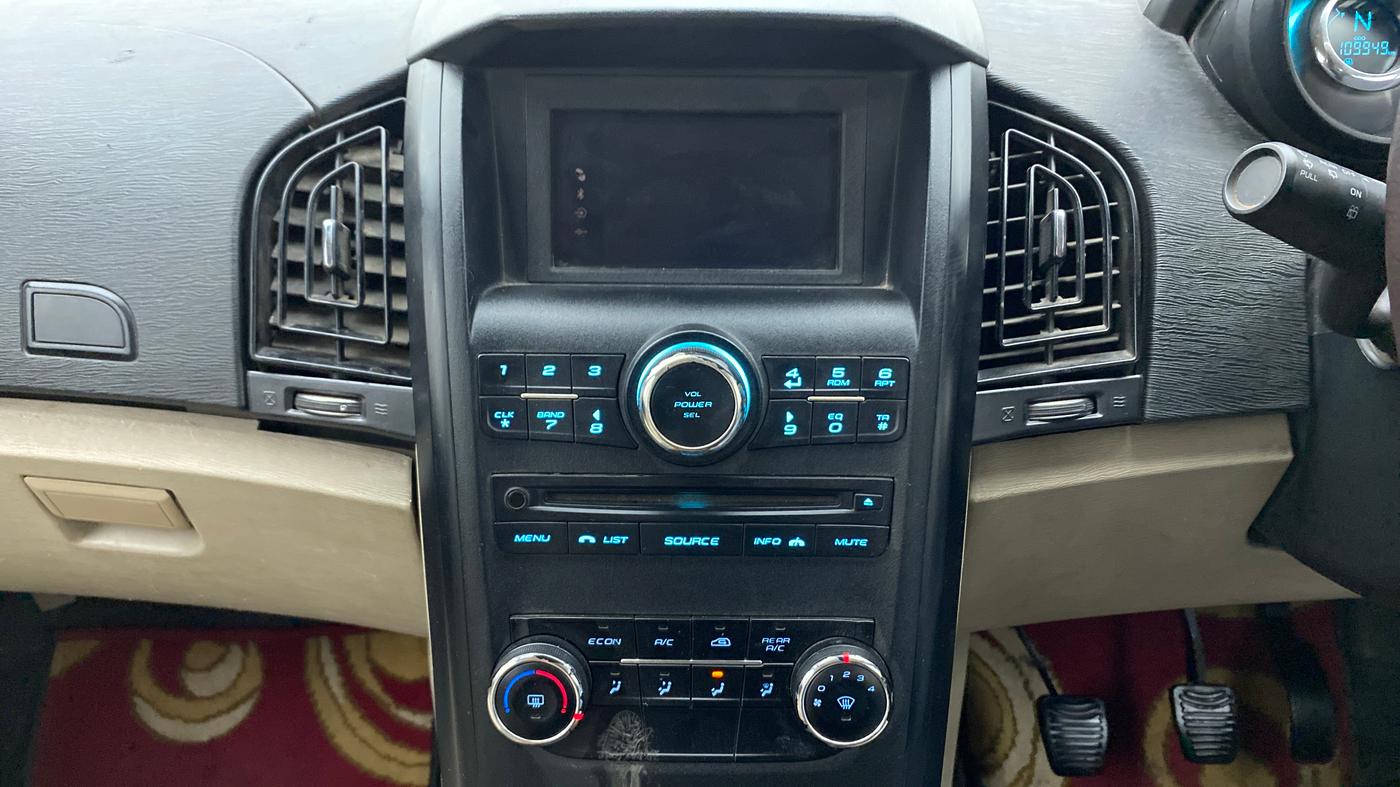 2018 Mahindra XUV500 W4, Diesel, Manual, 1,10,140 km, Air Conditioner