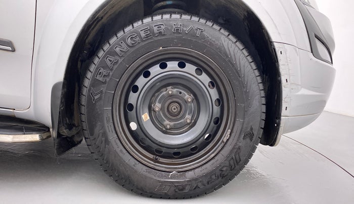 2018 Mahindra XUV500 W4, Diesel, Manual, 1,10,140 km, Right Front Wheel