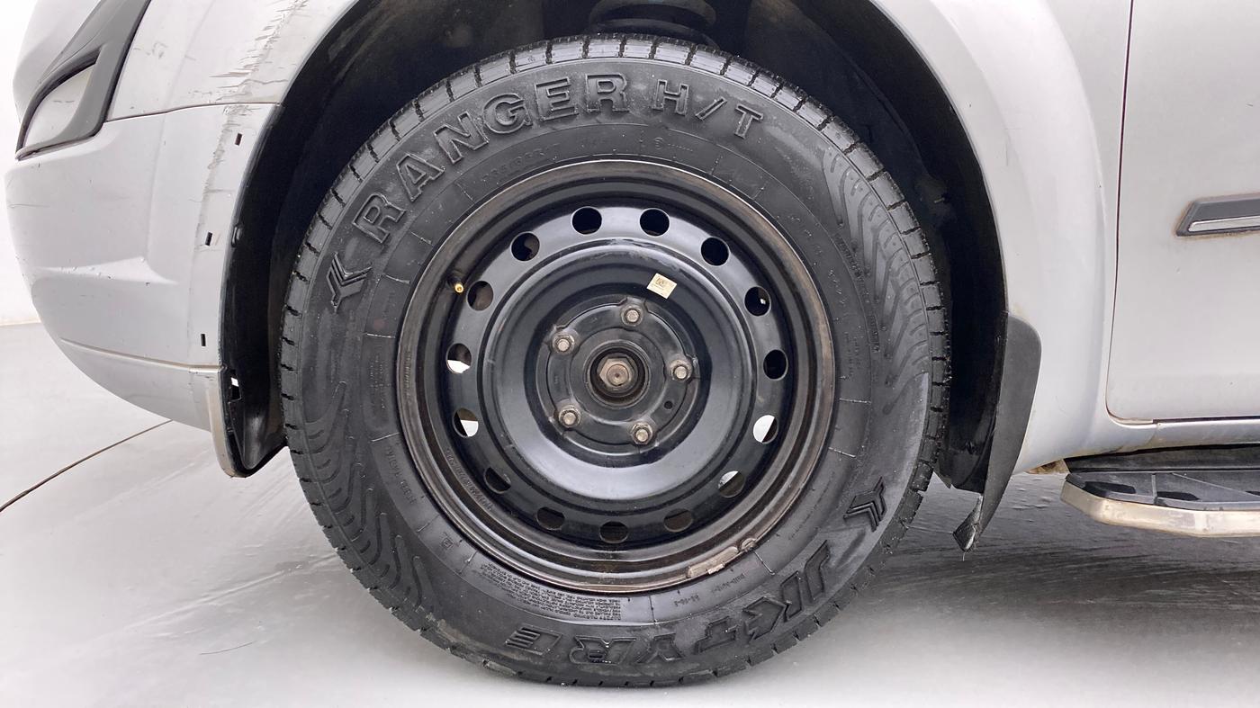 2018 Mahindra XUV500 W4, Diesel, Manual, 1,10,140 km, Left Front Wheel