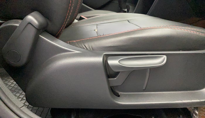 2016 Volkswagen Polo COMFORTLINE 1.2L, Petrol, Manual, 41,104 km, Driver Side Adjustment Panel