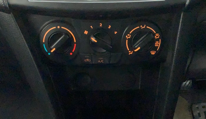 2013 Maruti Swift VXI, Petrol, Manual, 99,639 km, AC Unit - Car heater not working