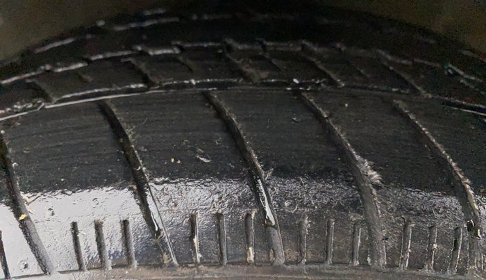 2013 Hyundai i20 MAGNA (O) 1.2, Petrol, Manual, 84,998 km, Left Front Tyre Tread