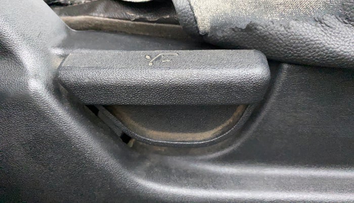 2013 Hyundai i20 MAGNA (O) 1.2, Petrol, Manual, 84,998 km, Driver Side Adjustment Panel