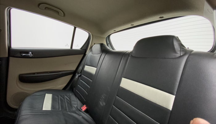 2013 Hyundai i20 MAGNA (O) 1.2, Petrol, Manual, 84,998 km, Right Side Rear Door Cabin