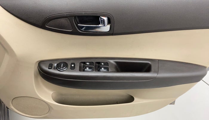 2013 Hyundai i20 MAGNA (O) 1.2, Petrol, Manual, 84,998 km, Driver Side Door Panels Control