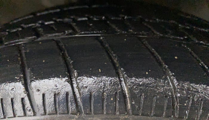 2013 Hyundai i20 MAGNA (O) 1.2, Petrol, Manual, 84,998 km, Right Front Tyre Tread
