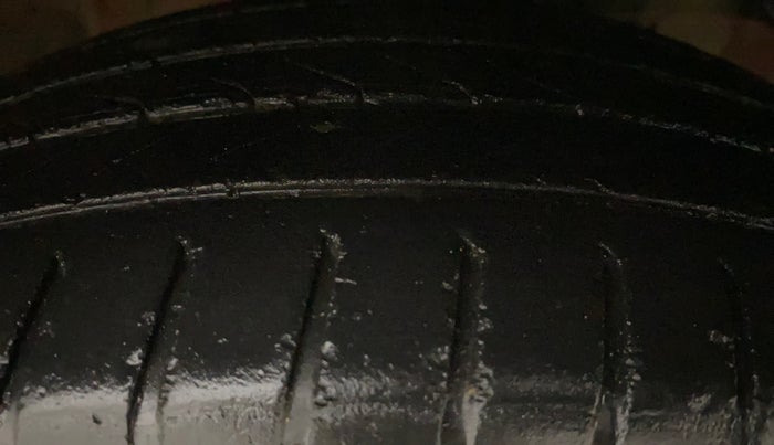 2018 Maruti Dzire ZDI AMT, Diesel, Automatic, 1,48,865 km, Right Front Tyre Tread