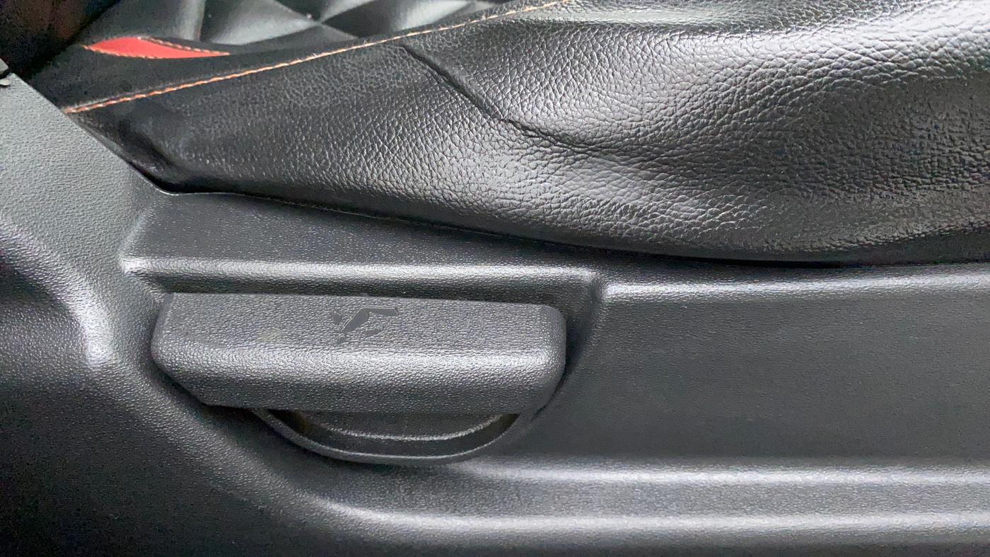 2012 Hyundai i20 MAGNA (O) 1.2, Petrol, Manual, 42,545 km, Driver Side Adjustment Panel