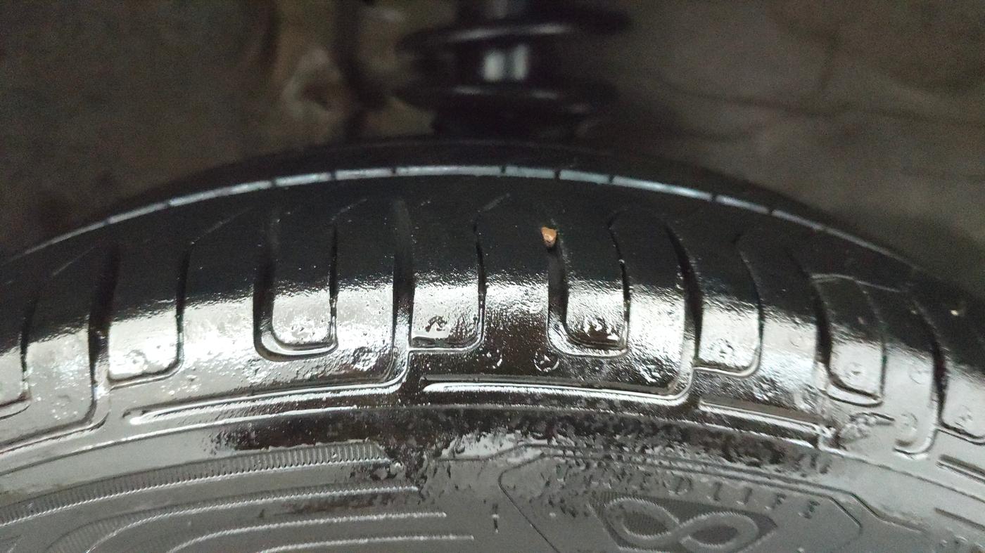 2015 Maruti Alto K10 VXI AMT, Petrol, Automatic, 25,737 km, Right Front Tyre Tread