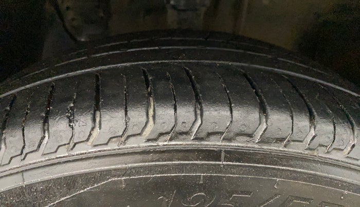 2022 Hyundai NEW I20 ASTA (O) 1.2 MT, Petrol, Manual, 75,602 km, Left Front Tyre Tread