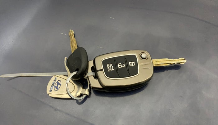 2021 Hyundai VENUE SX 1.0 TURBO IMT, Petrol, Manual, 28,805 km, Key Close Up