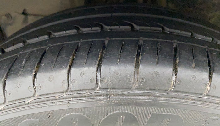 2017 Honda City V MT PETROL, Petrol, Manual, 70,348 km, Left Front Tyre Tread