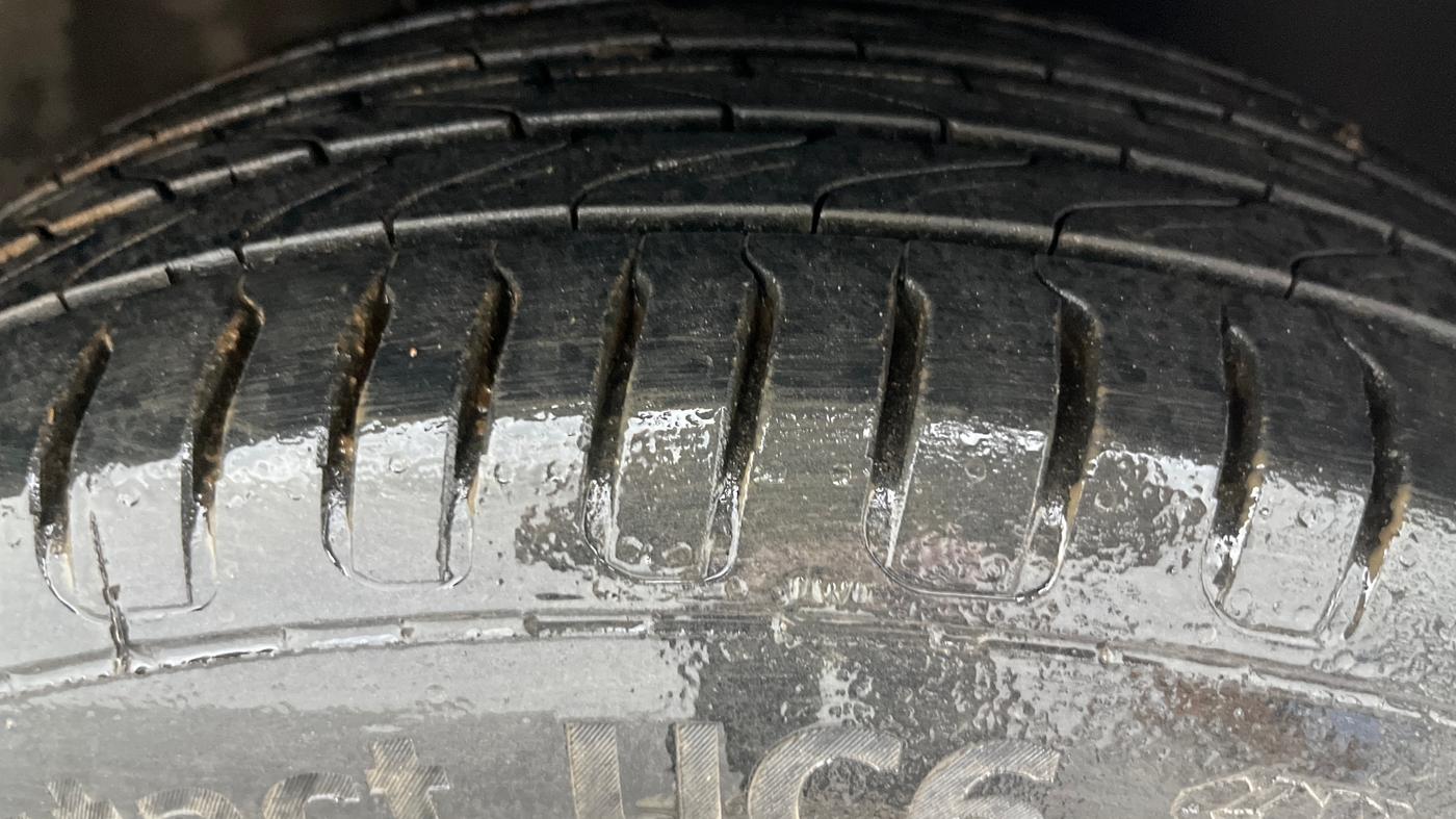 2021 Volkswagen Vento HIGHLINE 1.0L TSI, Petrol, Manual, 76,937 km, Right Front Tyre Tread