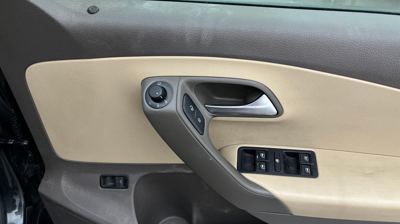 2021 Volkswagen Vento HIGHLINE 1.0L TSI, Petrol, Manual, 76,937 km, Driver Side Door Panels Control