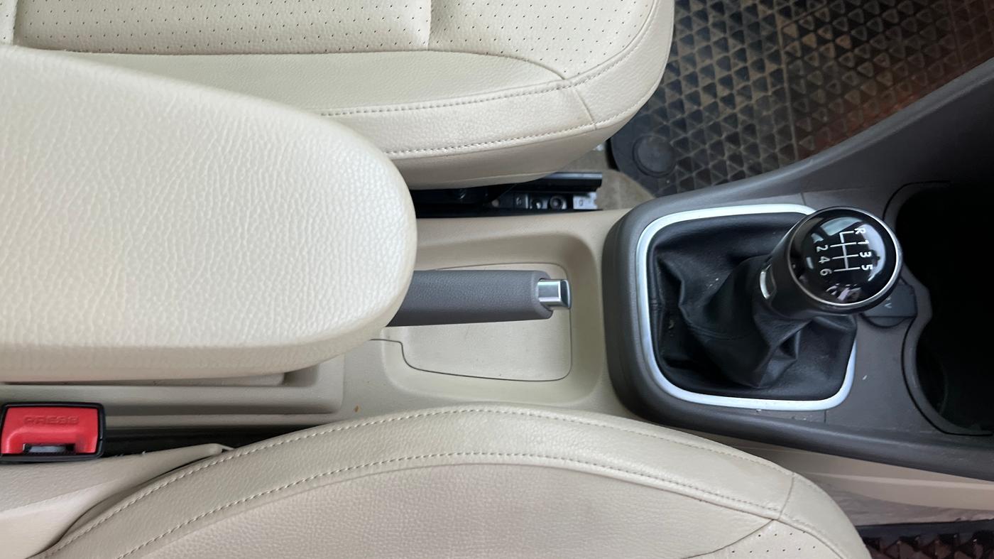 2021 Volkswagen Vento HIGHLINE 1.0L TSI, Petrol, Manual, 76,937 km, Gear Lever