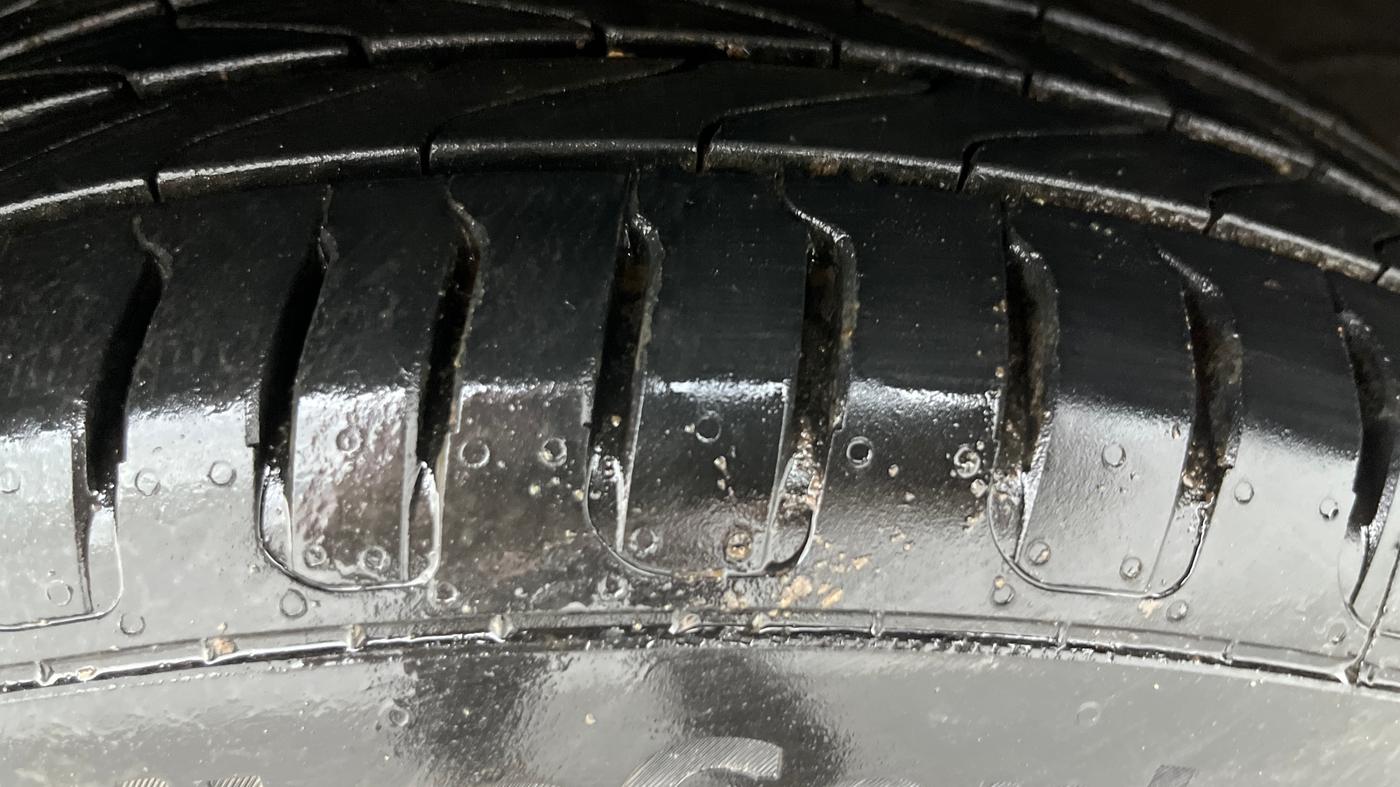 2021 Volkswagen Vento HIGHLINE 1.0L TSI, Petrol, Manual, 76,937 km, Left Front Tyre Tread