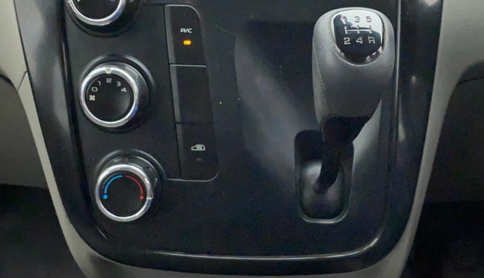 2017 Mahindra Kuv100 K4 6 STR, Petrol, Manual, 56,780 km, Gear Lever