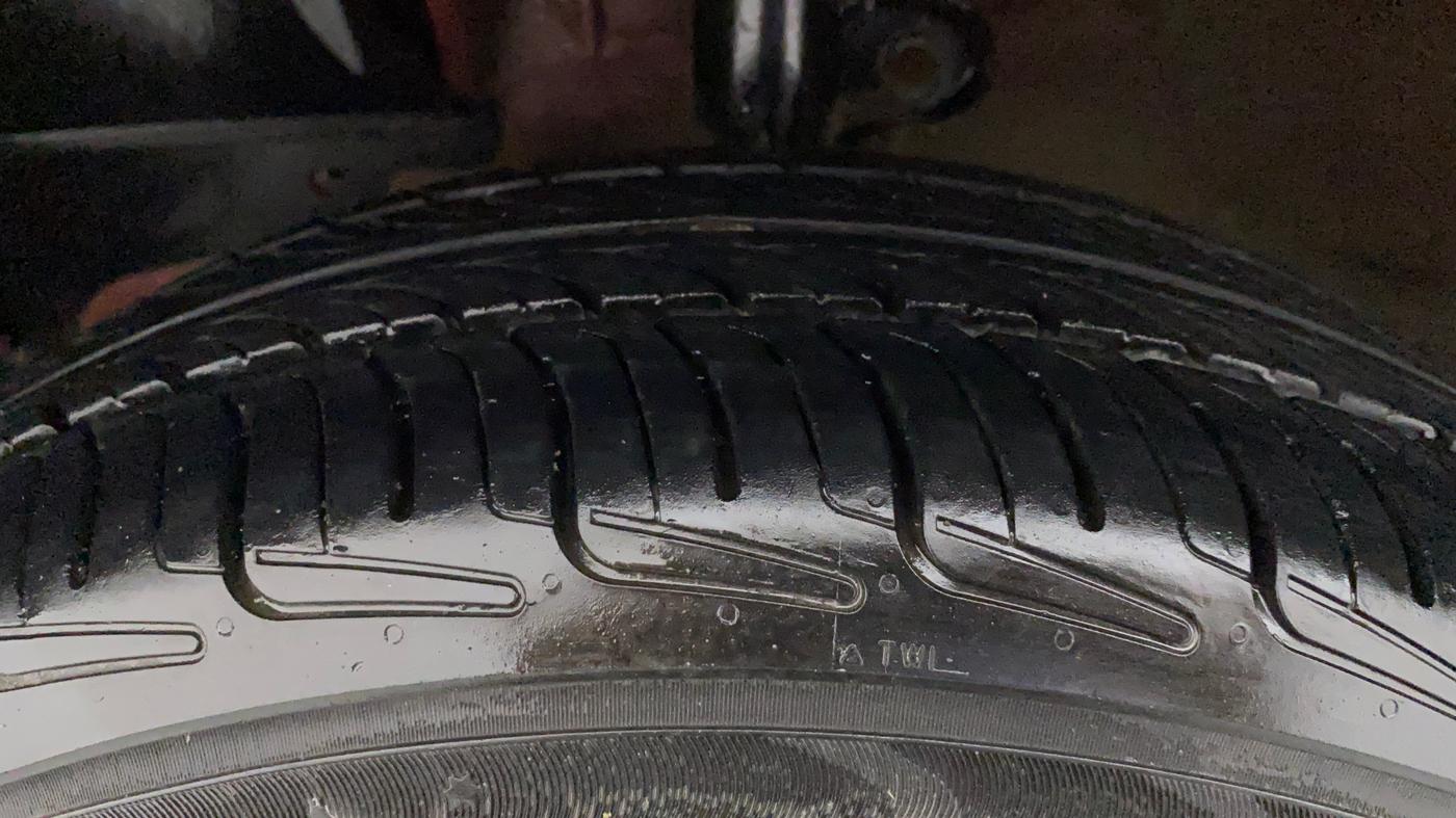 2017 Mahindra Kuv100 K4 6 STR, Petrol, Manual, 56,780 km, Left Front Tyre Tread