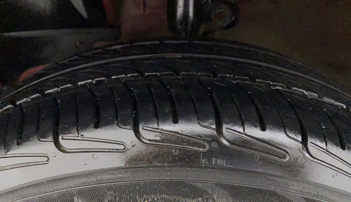 2017 Mahindra Kuv100 K4 6 STR, Petrol, Manual, 56,780 km, Left Front Tyre Tread